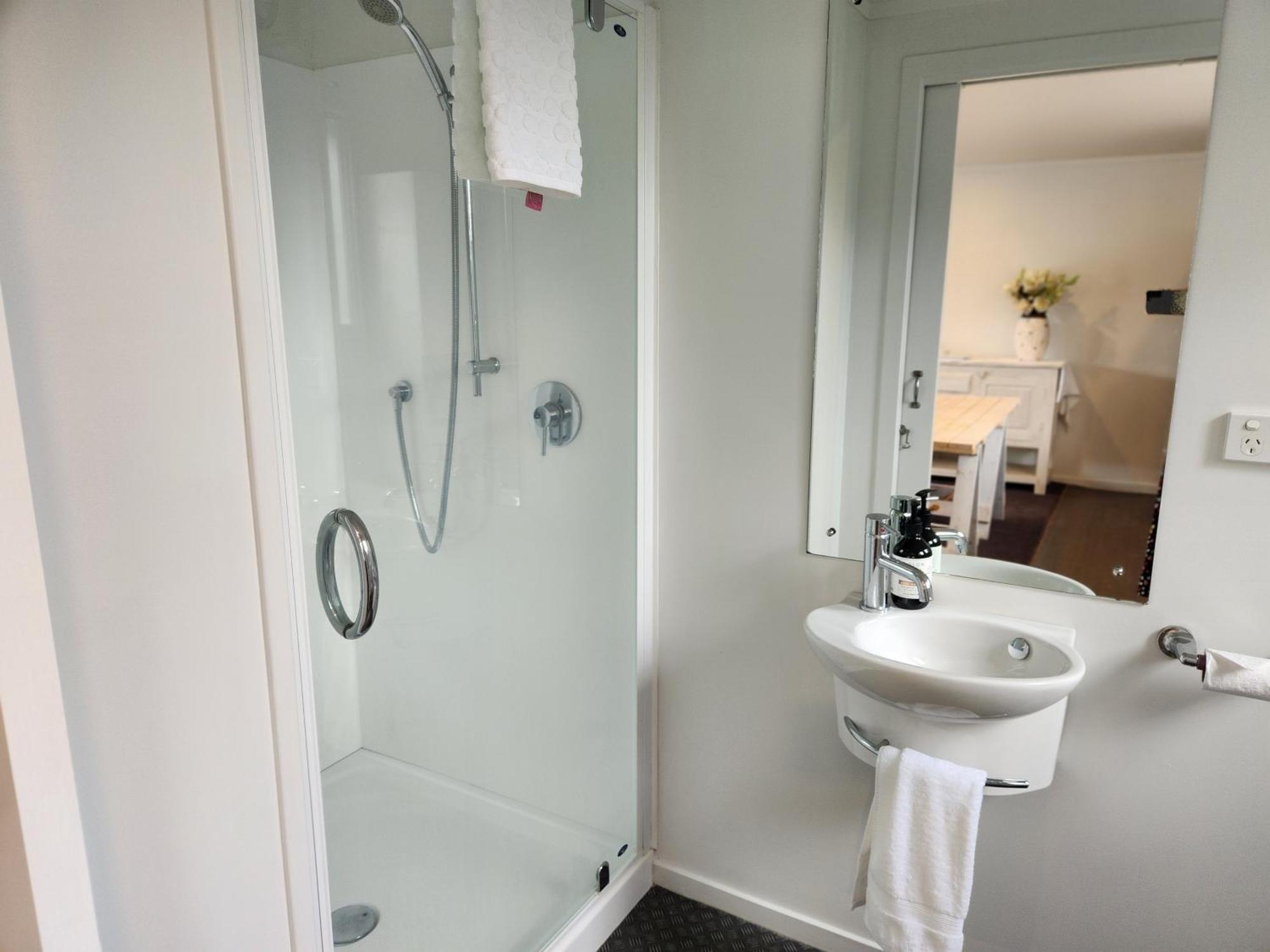 Cedar House Bed and Breakfast Gisborne Buitenkant foto